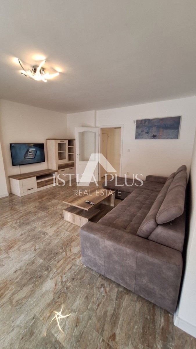 Istra, Poreč - stanovanje v mestu 100m2 + parking + 11m2 drvarnica