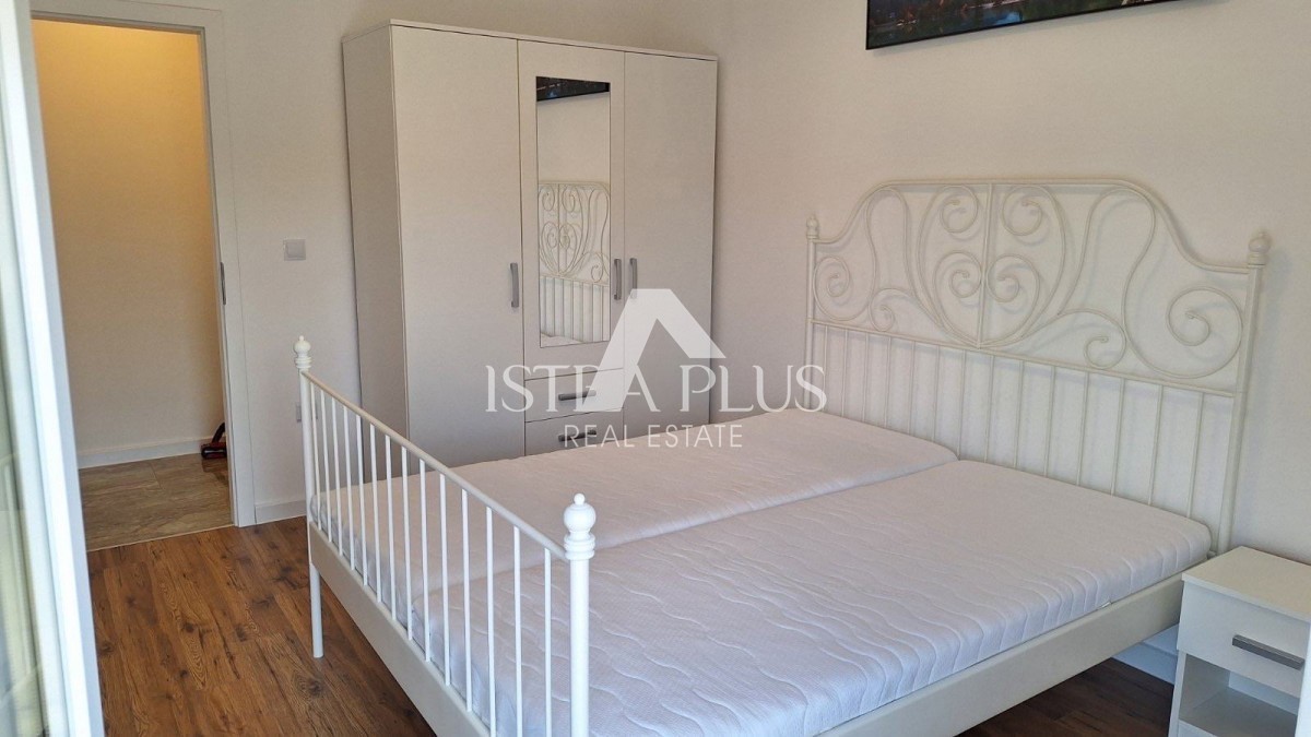 Istra, Poreč - stanovanje v mestu 100m2 + parking + 11m2 drvarnica