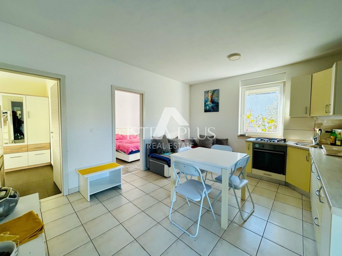 Istra, Novigrad - Apartma v bližini centra 600m, pritličje z 2 spalnicama