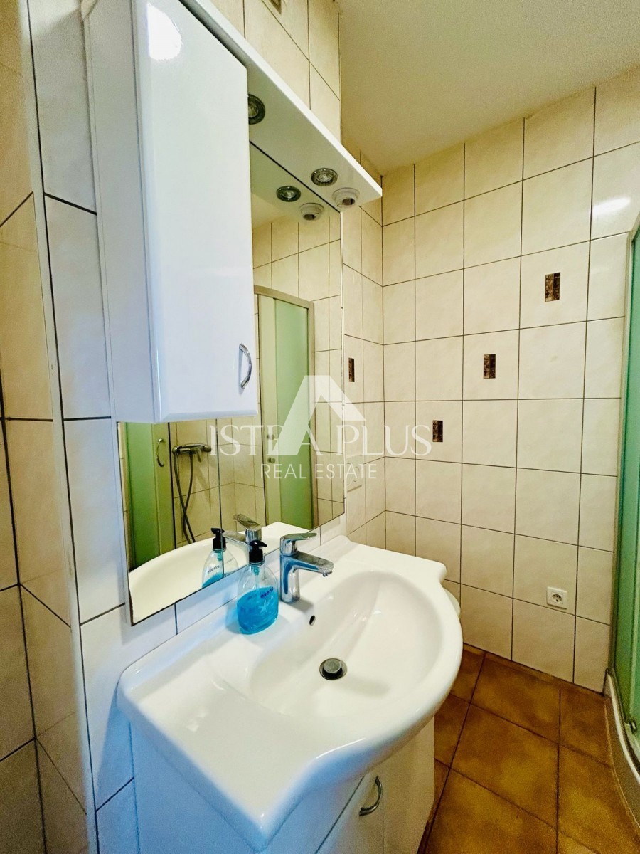 Istra, Novigrad - Apartma v bližini centra 600m, pritličje z 2 spalnicama
