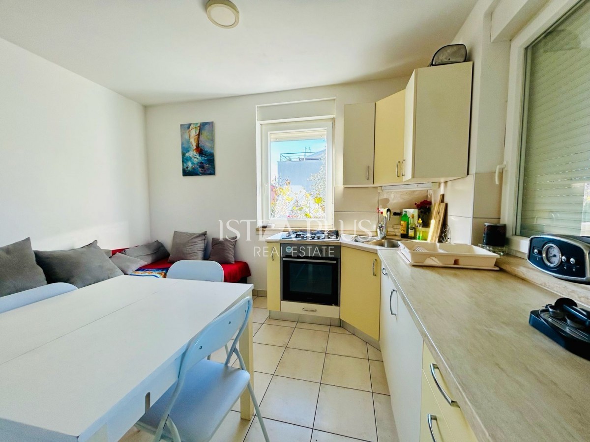 Istra, Novigrad - Apartma v bližini centra 600m, pritličje z 2 spalnicama