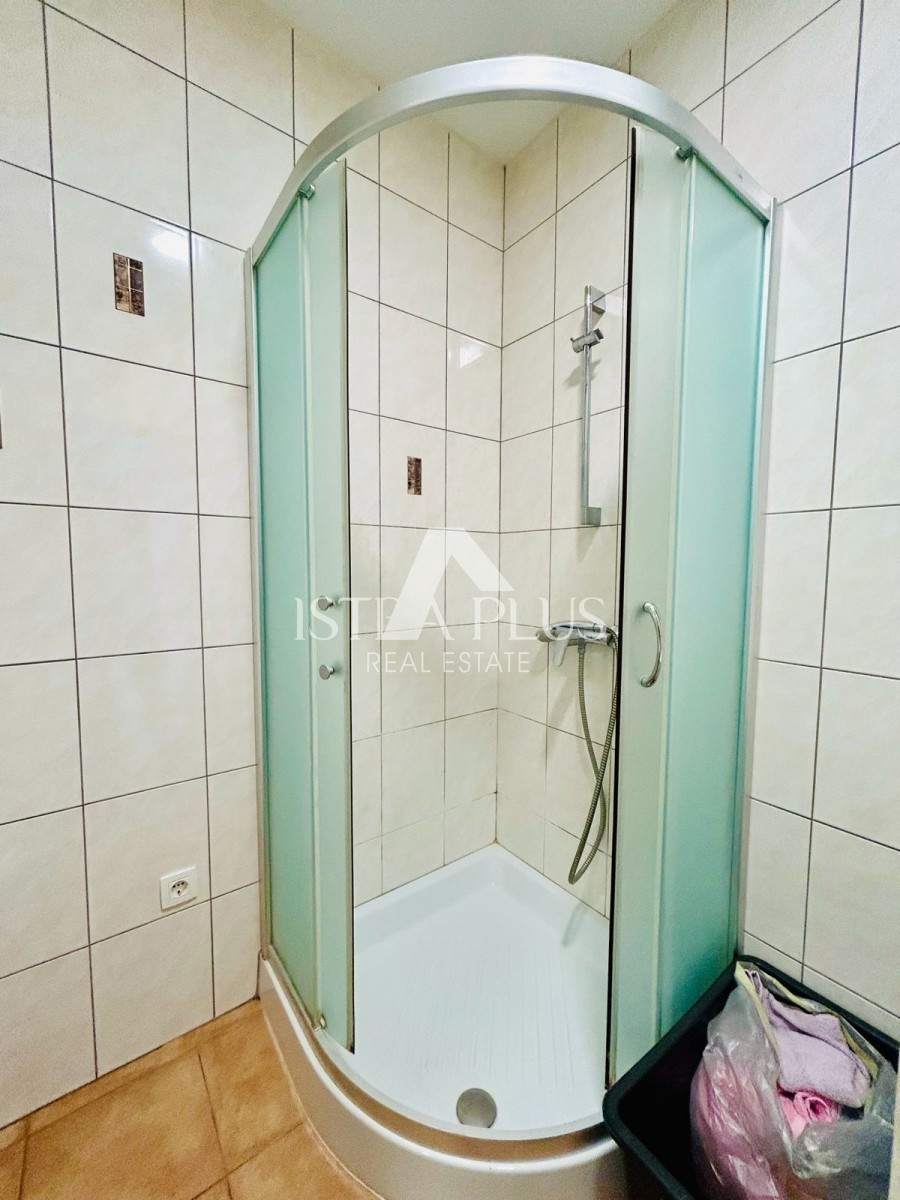 Istra, Novigrad - Apartma v bližini centra 600m, pritličje z 2 spalnicama