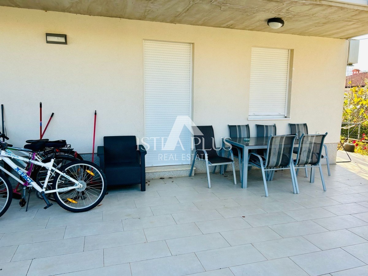 Istra, Novigrad - Apartma v bližini centra 600m, pritličje z 2 spalnicama
