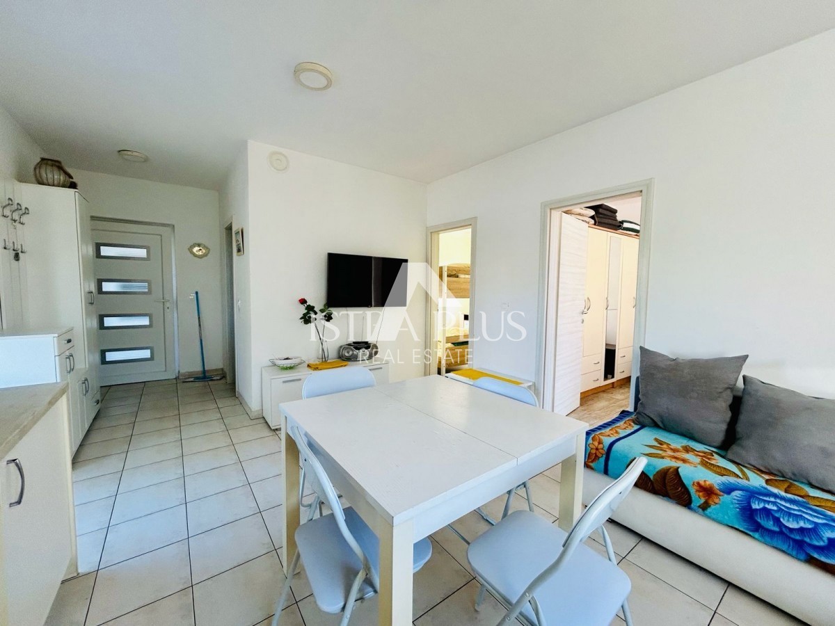 Istra, Novigrad - Apartma v bližini centra 600m, pritličje z 2 spalnicama