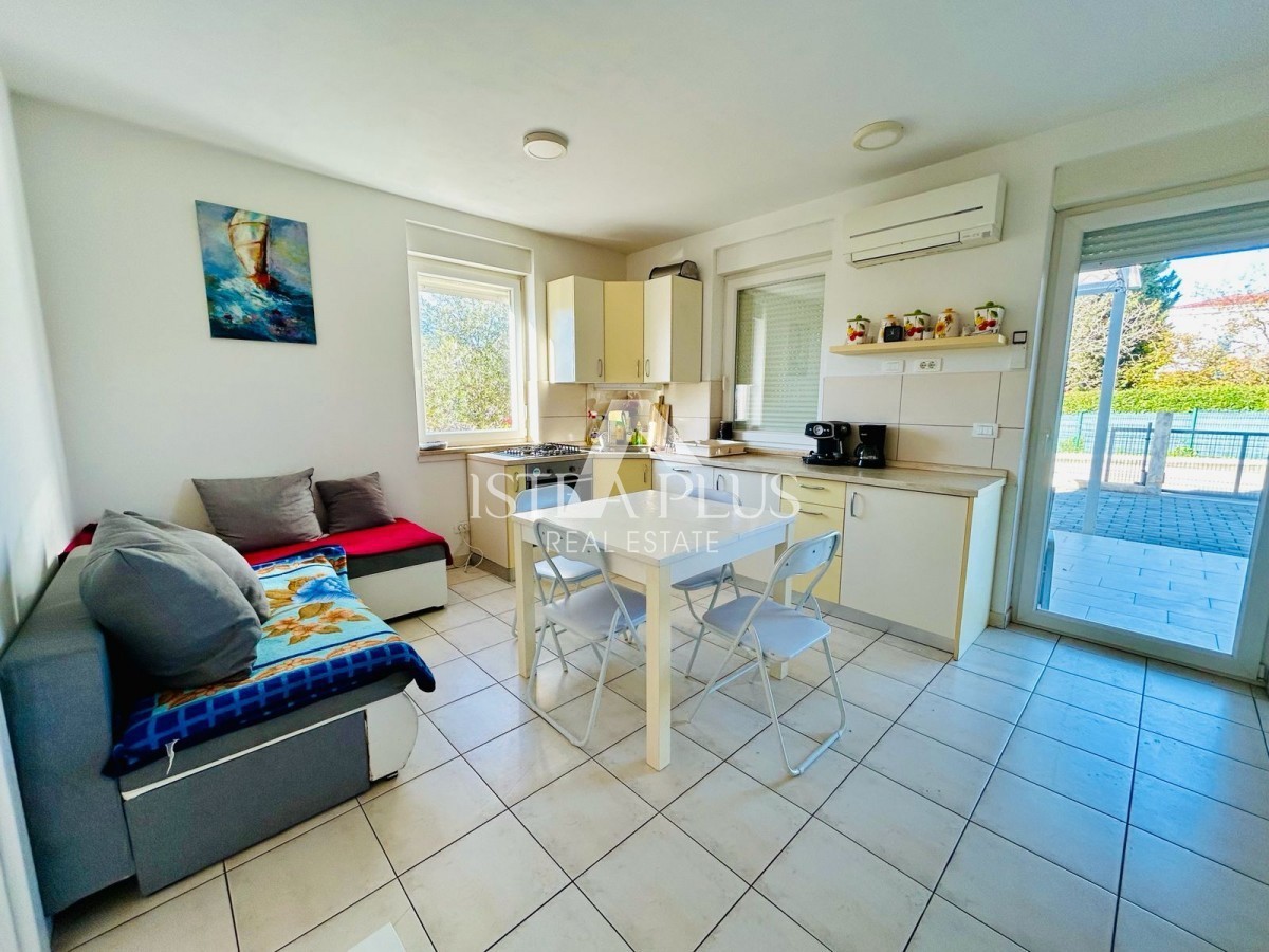 Istra, Novigrad - Apartma v bližini centra 600m, pritličje z 2 spalnicama