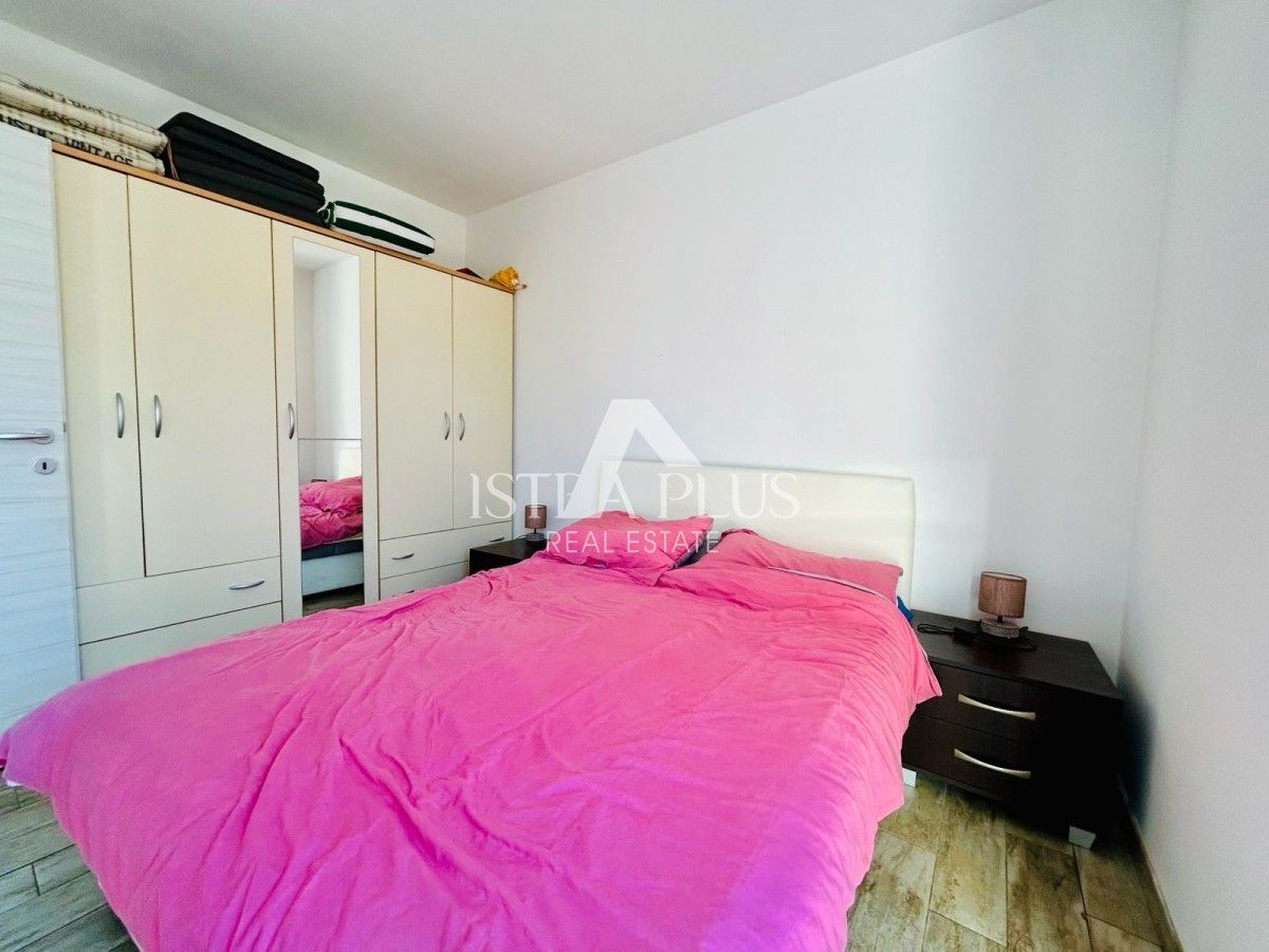 Istra, Novigrad - Apartma v bližini centra 600m, pritličje z 2 spalnicama