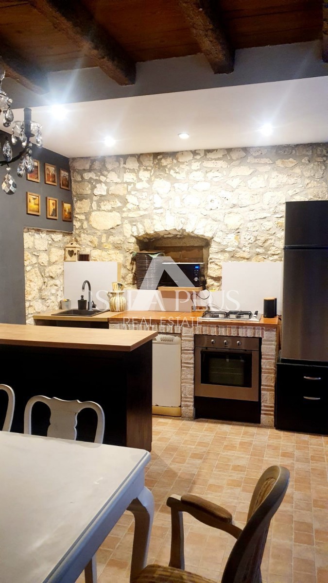 Istra, Poreč 4 km - Čudovita kamnita hiša z 2 apartmajema in vrtom!