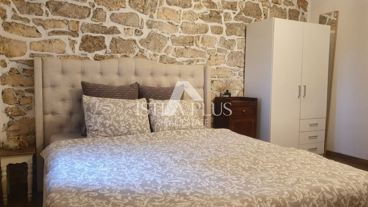 Istra, Poreč 4 km - Čudovita kamnita hiša z 2 apartmajema in vrtom!