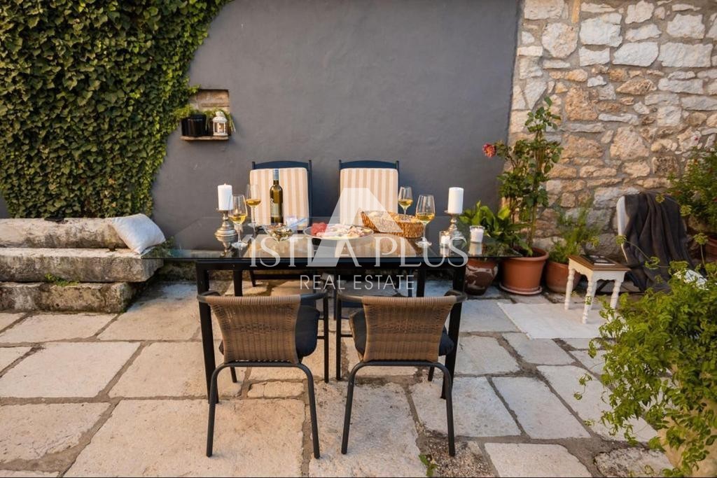Istra, Poreč 4 km - Čudovita kamnita hiša z 2 apartmajema in vrtom!