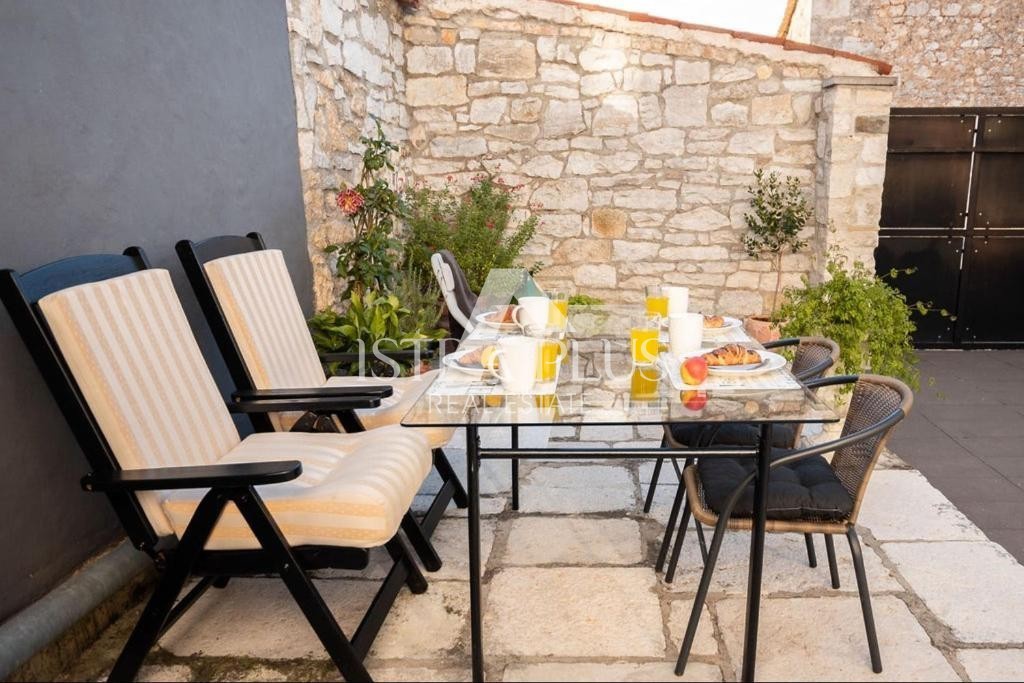 Istra, Poreč 4 km - Čudovita kamnita hiša z 2 apartmajema in vrtom!