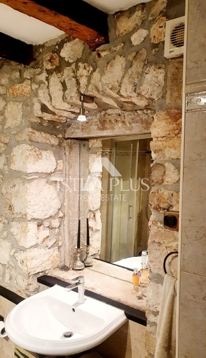 Istra, Poreč 4 km - Čudovita kamnita hiša z 2 apartmajema in vrtom!