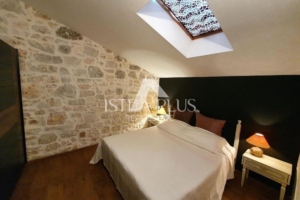 Istra, Poreč 4 km - Čudovita kamnita hiša z 2 apartmajema in vrtom!