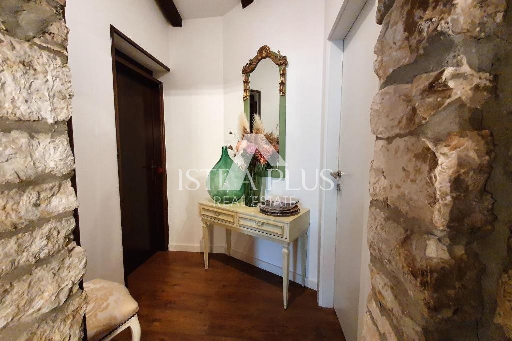 Istra, Poreč 4 km - Čudovita kamnita hiša z 2 apartmajema in vrtom!