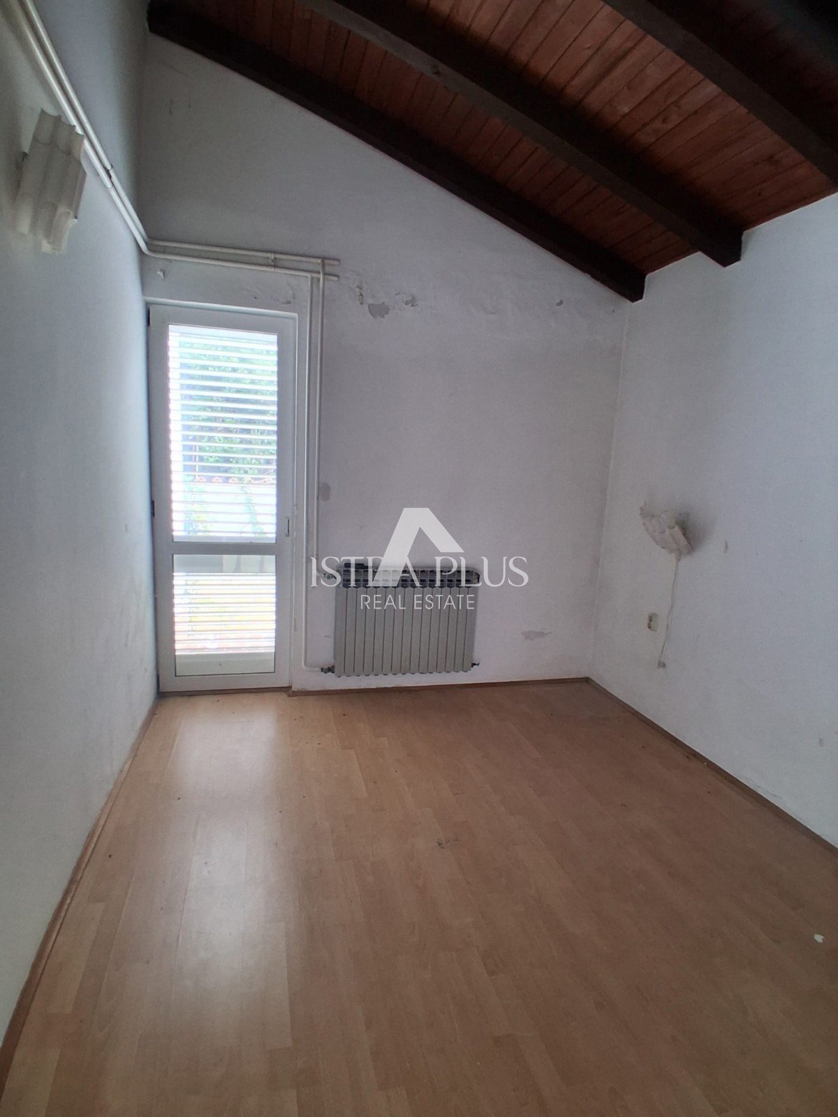 Prilika! Kuća 100m2 samo 100m od mora!