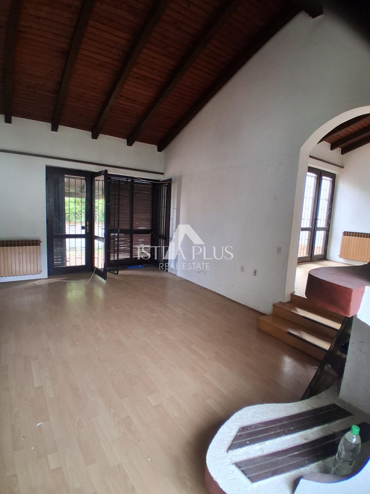 Prilika! Kuća 100m2 samo 100m od mora!