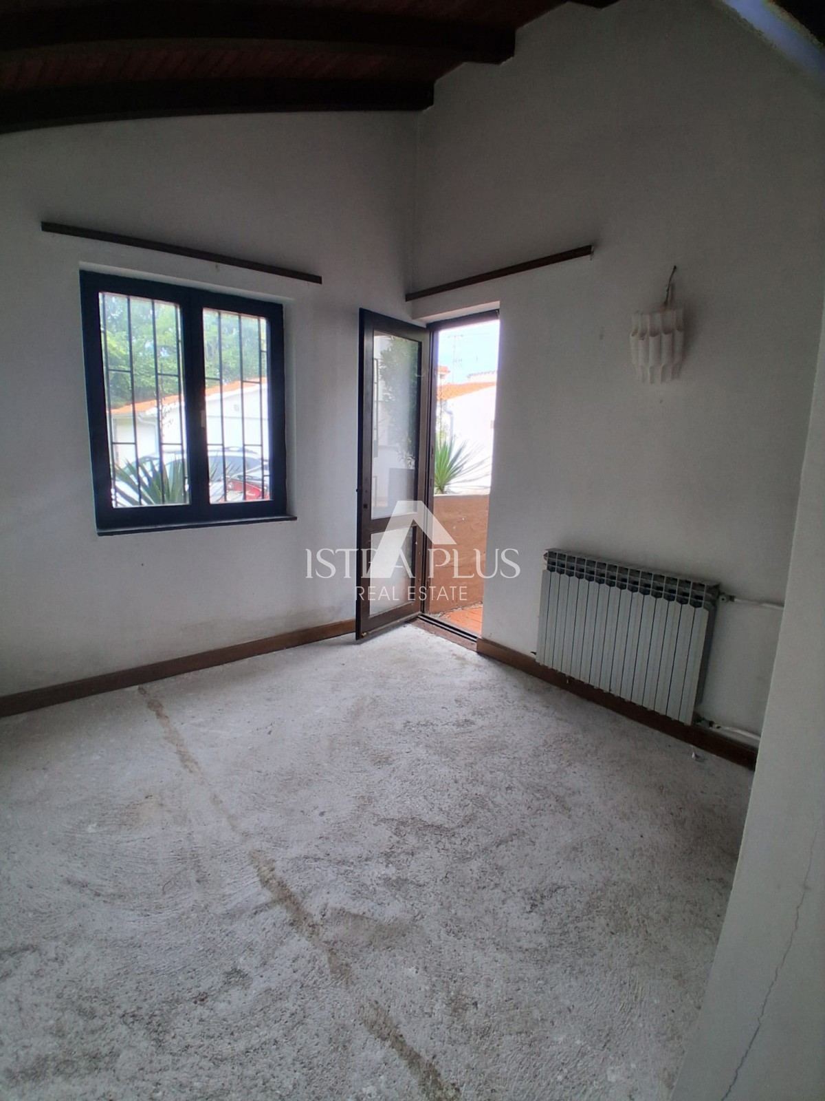 Prilika! Kuća 100m2 samo 100m od mora!