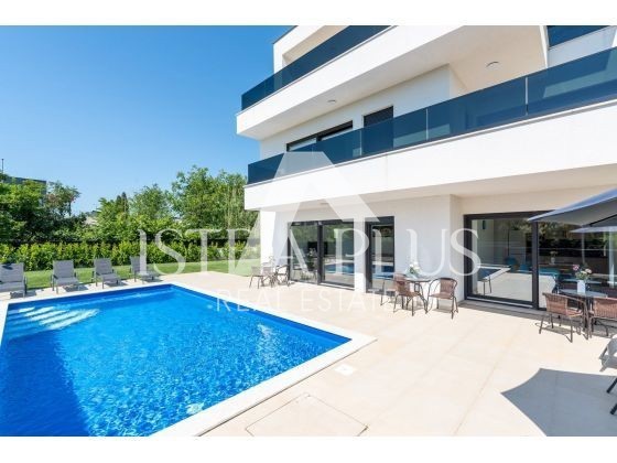 Ekskluzivno, Vabriga - moderna vila s čudovitim pogledom na morje!