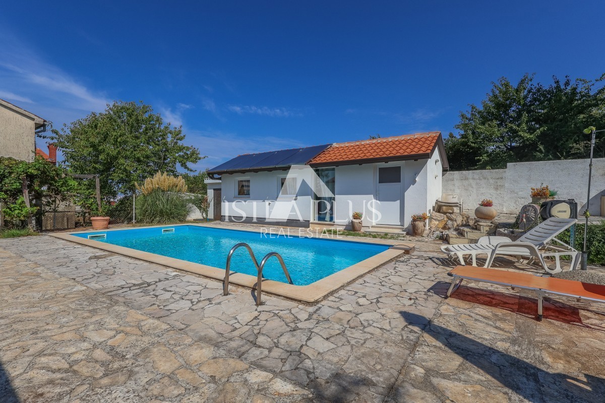 Istra, okolica Poreča - Samostojna hiša s pogledom na morje!!