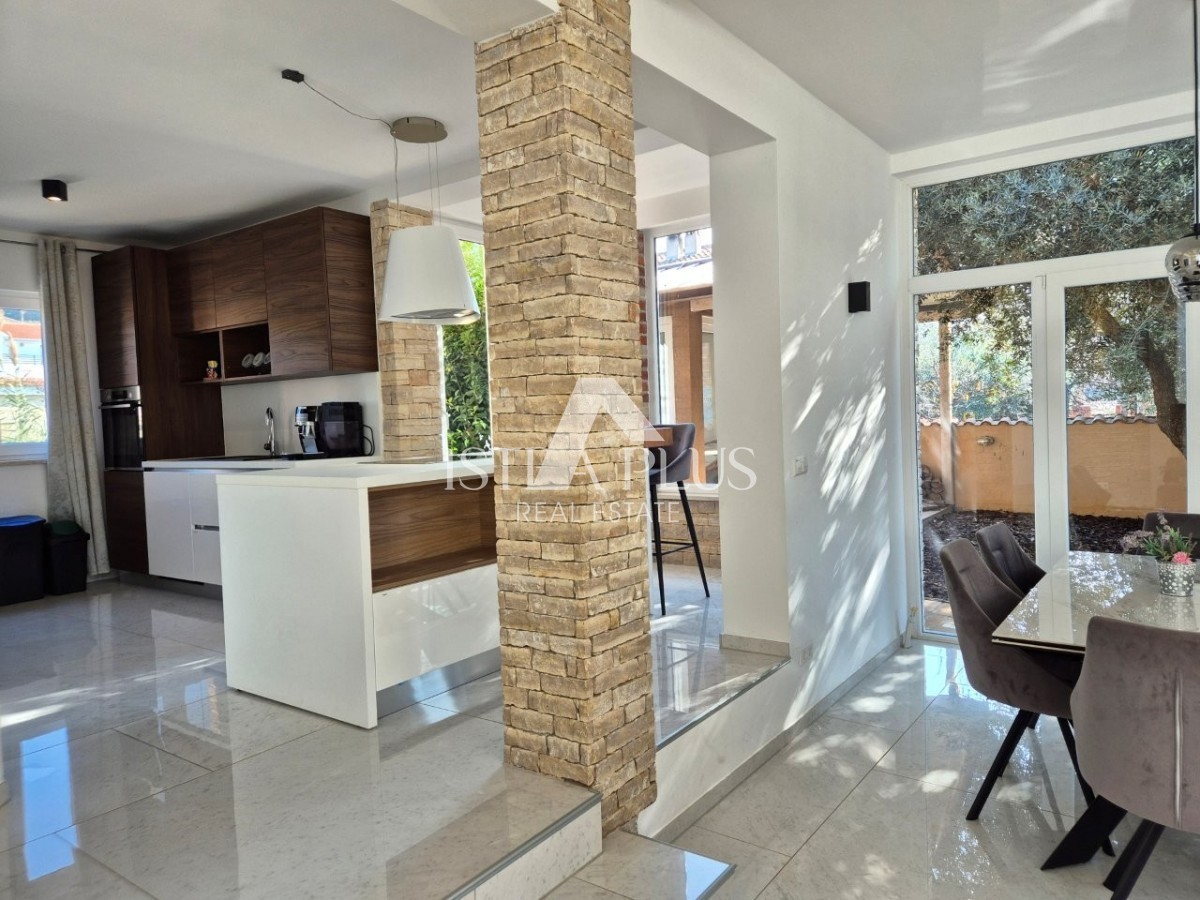 Istra, okolica Poreča, Čudovita družinska hiša z bazenom