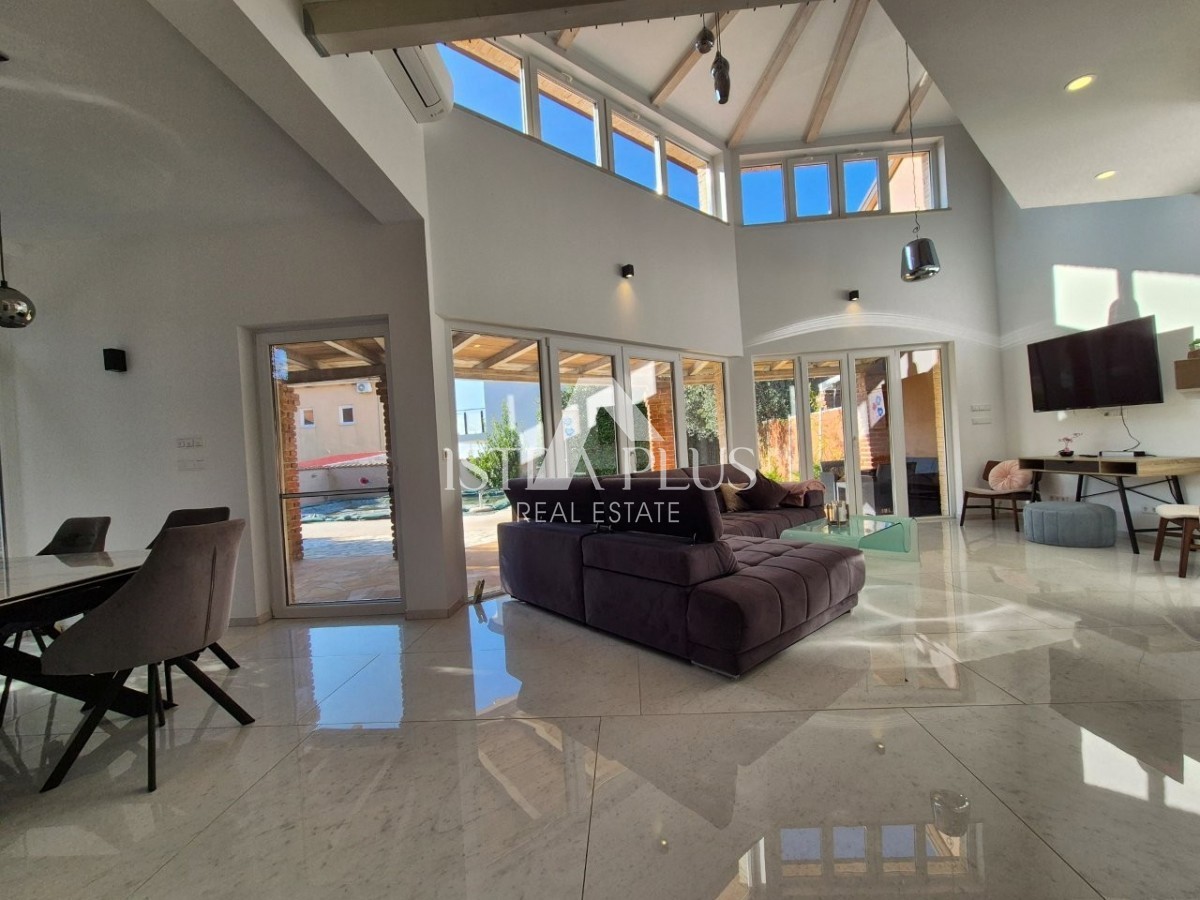 Istra, okolica Poreča, Čudovita družinska hiša z bazenom