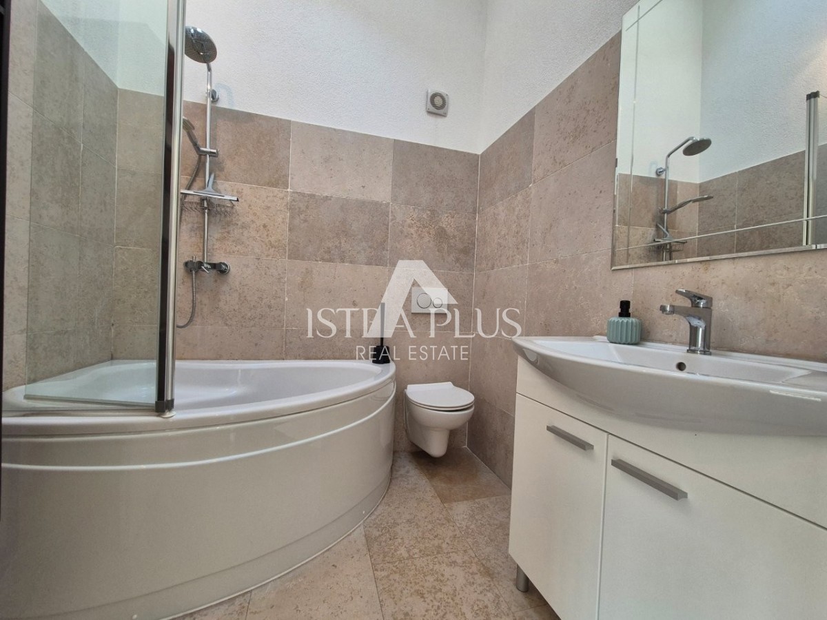 Istra, okolica Poreča, Čudovita družinska hiša z bazenom