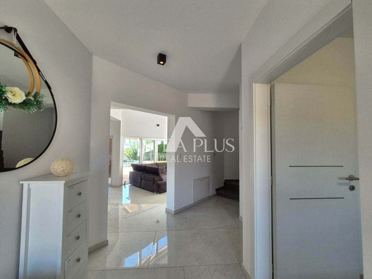 Istra, okolica Poreča, Čudovita družinska hiša z bazenom