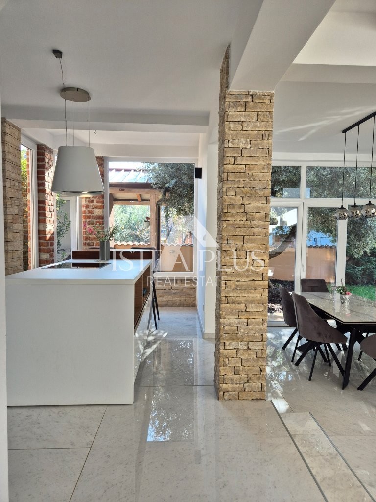 Istra, okolica Poreča, Čudovita družinska hiša z bazenom