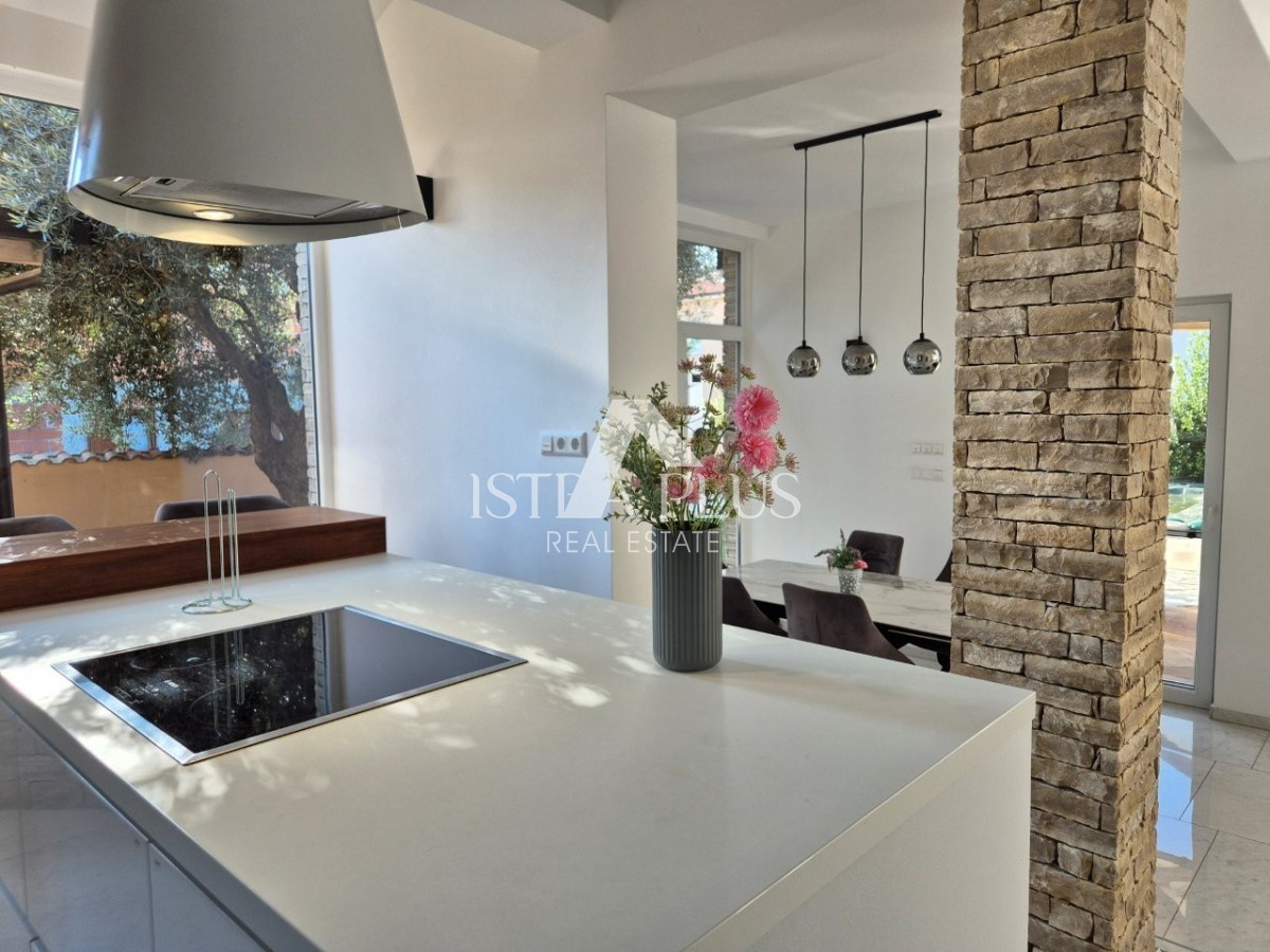 Istra, okolica Poreča, Čudovita družinska hiša z bazenom