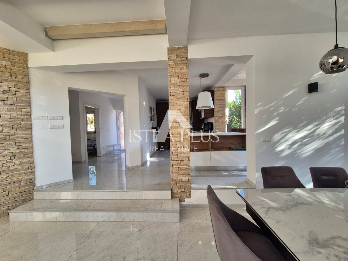 Istra, okolica Poreča, Čudovita družinska hiša z bazenom