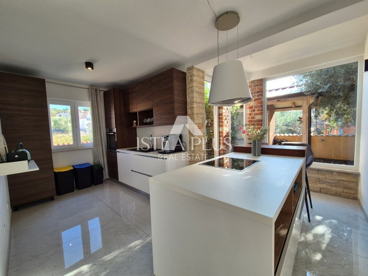 Istra, okolica Poreča, Čudovita družinska hiša z bazenom