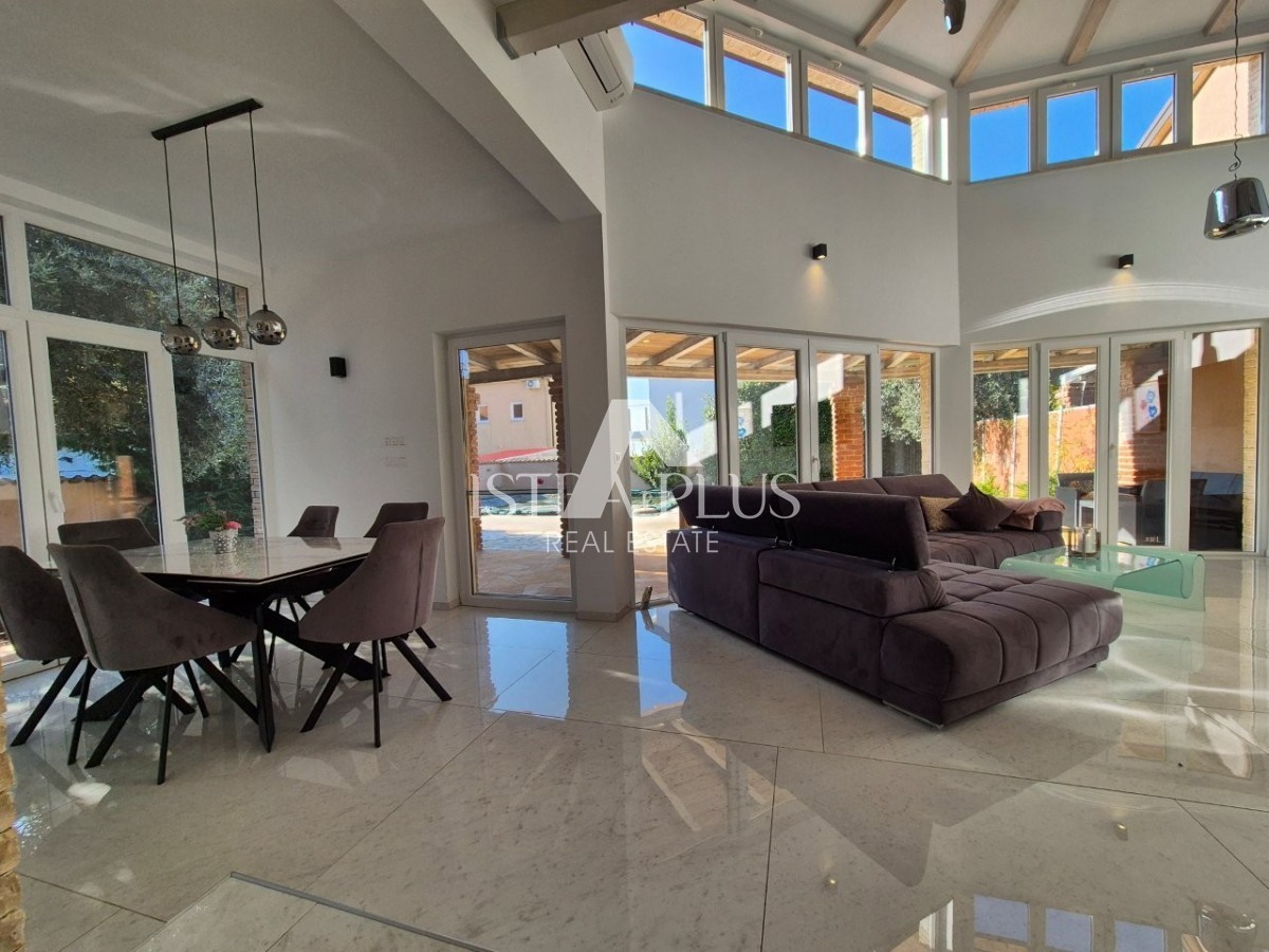 Istra, okolica Poreča, Čudovita družinska hiša z bazenom