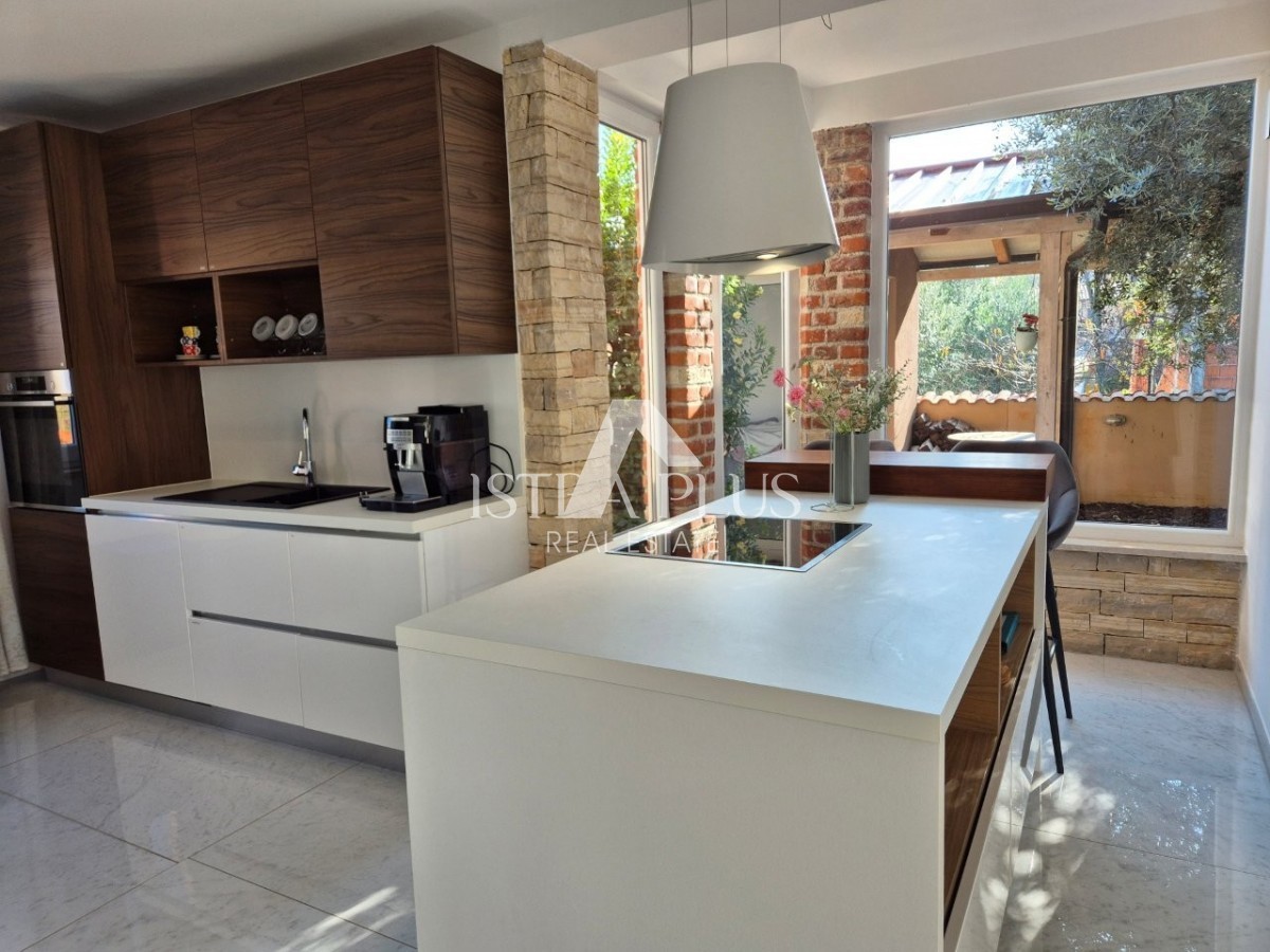 Istra, okolica Poreča, Čudovita družinska hiša z bazenom