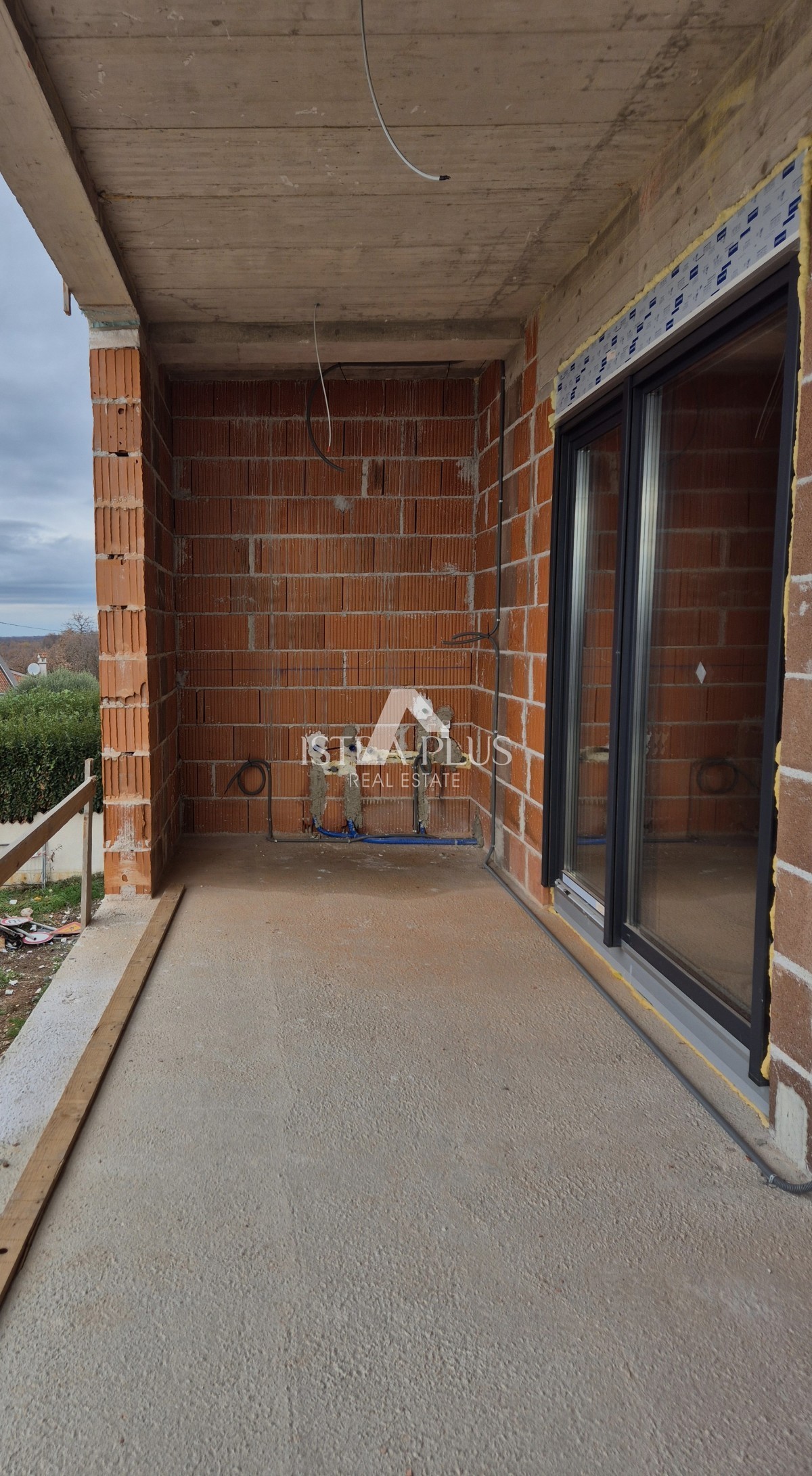 Istra, Poreč - Družinsko stanovanje v 1. nadstropju s panoramskim pogledom na morje V STAVBI Z DVIGALOM!