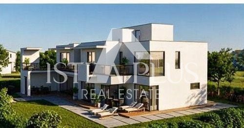 Istra, Poreč 9km - Gradbeno zemljišče (POGLED NA MORJE) z veljavnim gradbenim dovoljenjem in infrastrukturo