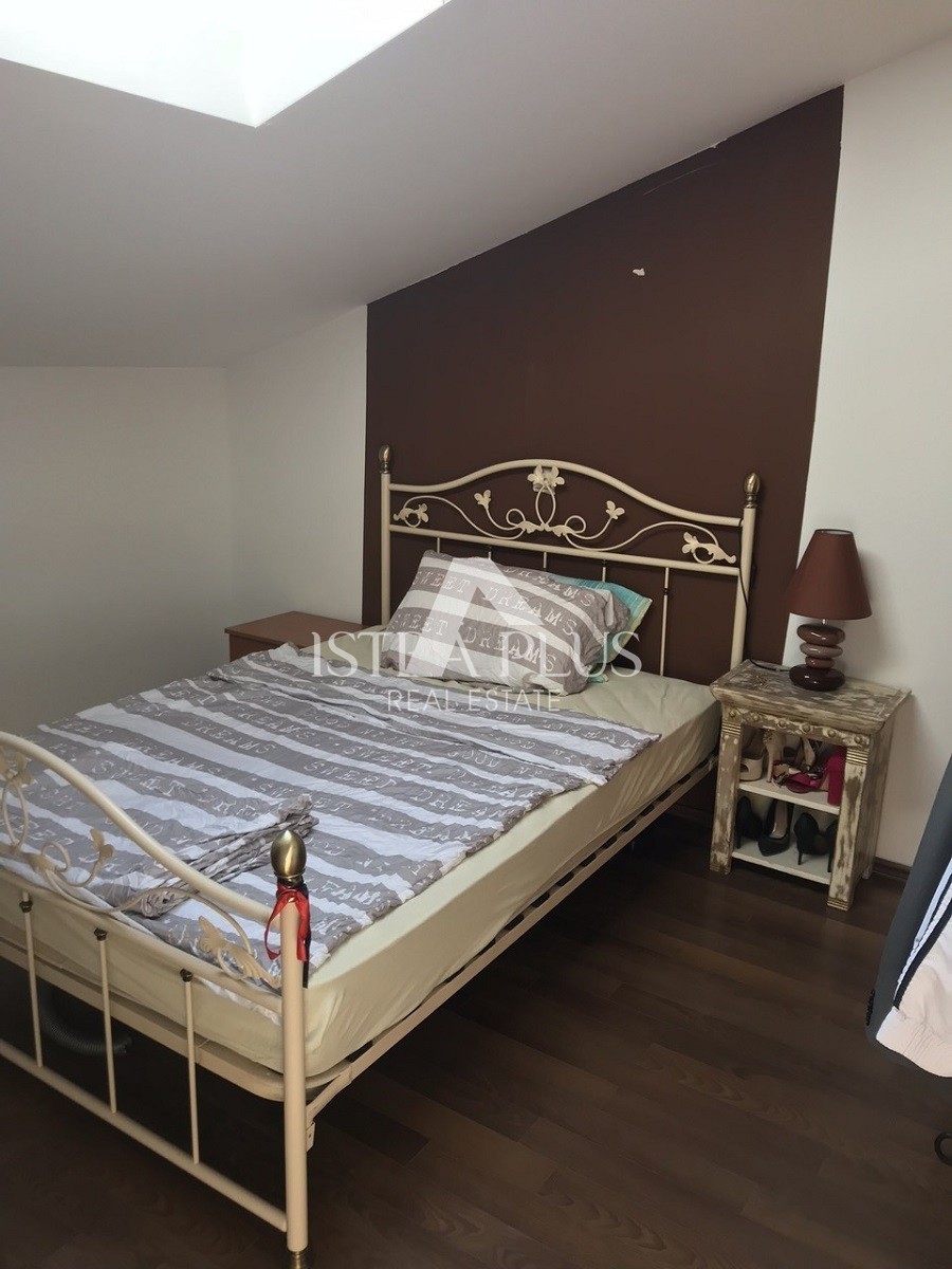 STANOVANJE POREČ - 92 M2, KLET, PARKIRIŠČE - POGLED NA MORJE - PLAŽA 800m
