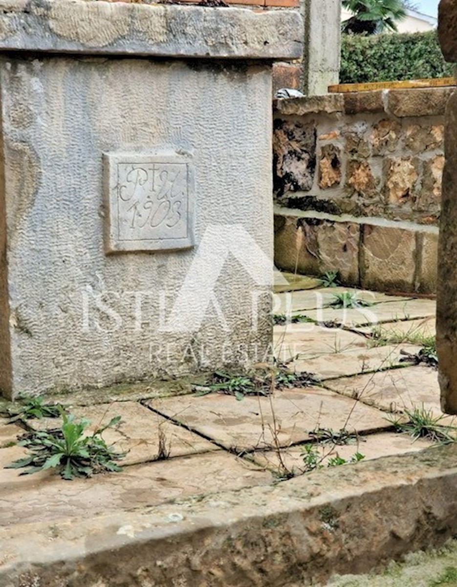 Avtentična kamnita hiša, delno prenovljena z veliko potenciala
