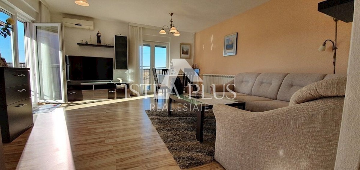 Stanovanje 1. nadstropje 66m2 + 53m2 mansarda - centralno ogrevanje