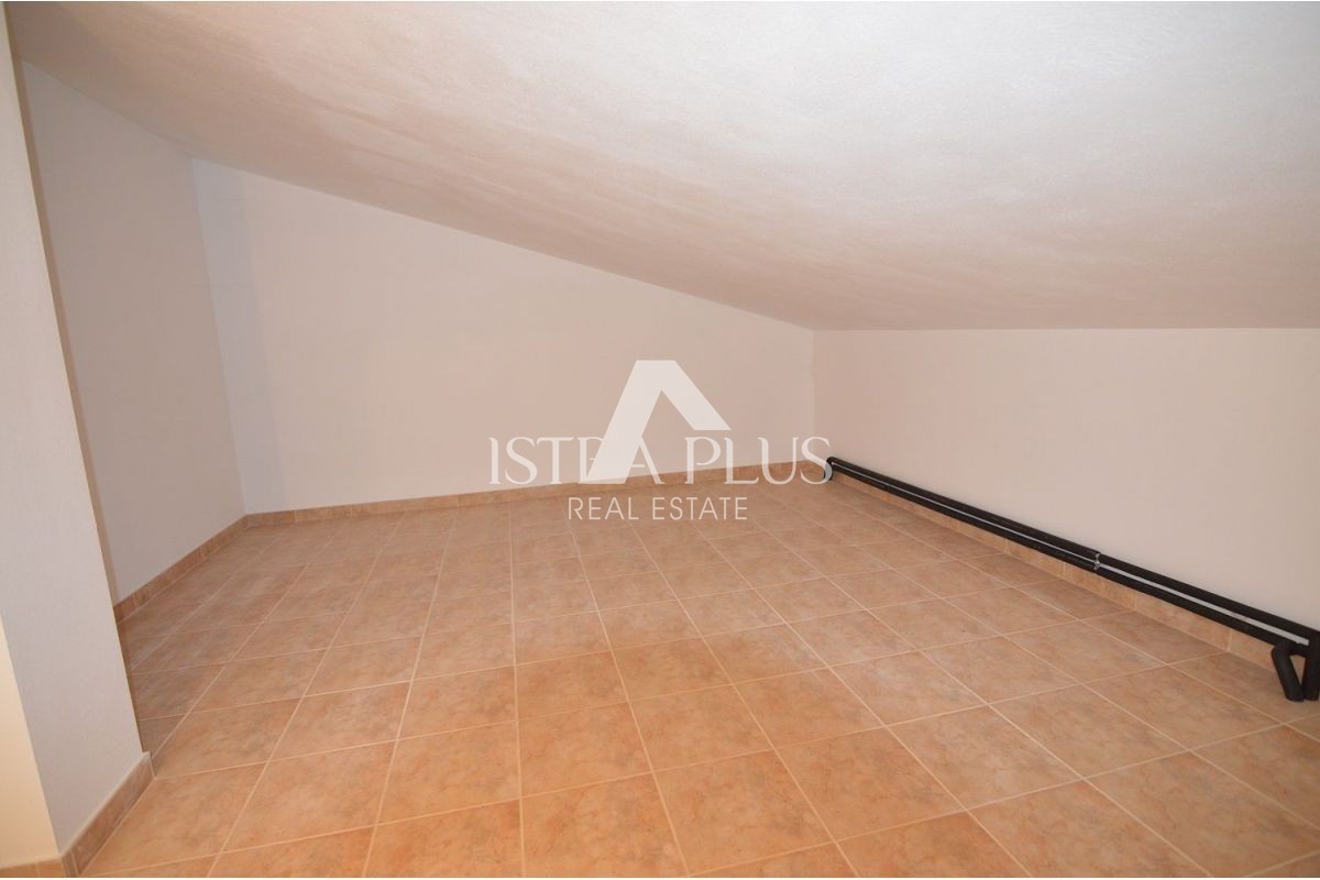 Stanovanje 1. nadstropje 66m2 + 53m2 mansarda - centralno ogrevanje