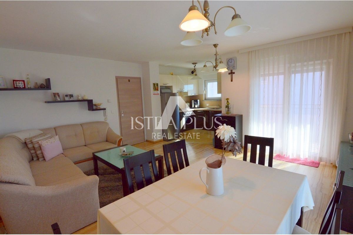Stanovanje 1. nadstropje 66m2 + 53m2 mansarda - centralno ogrevanje