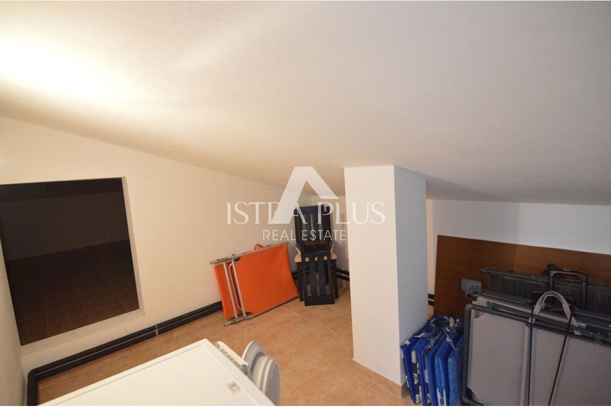 Stanovanje 1. nadstropje 66m2 + 53m2 mansarda - centralno ogrevanje