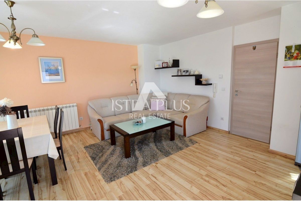 Stanovanje 1. nadstropje 66m2 + 53m2 mansarda - centralno ogrevanje