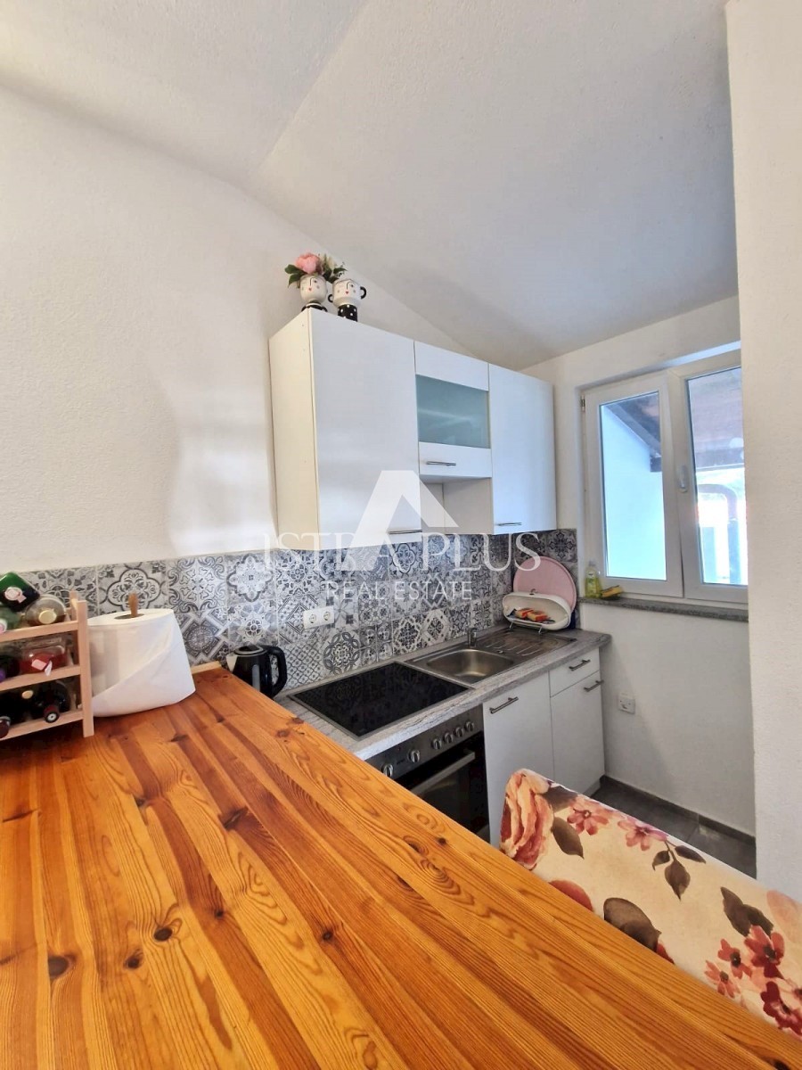 Prodamo hišo 50 m od morja v Červar Portu