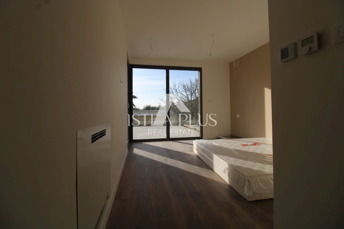 Novo stanovanje v pritličju z bazenom - okolica Poreča - Apartma B