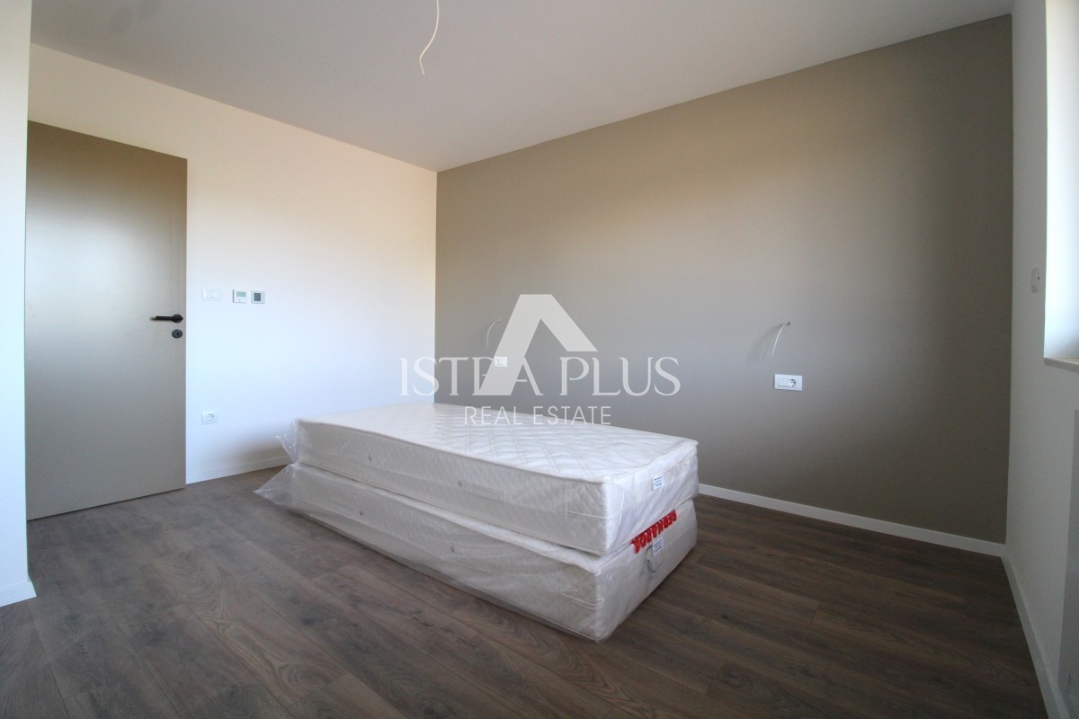 Novo stanovanje v pritličju z bazenom - okolica Poreča - Apartma B