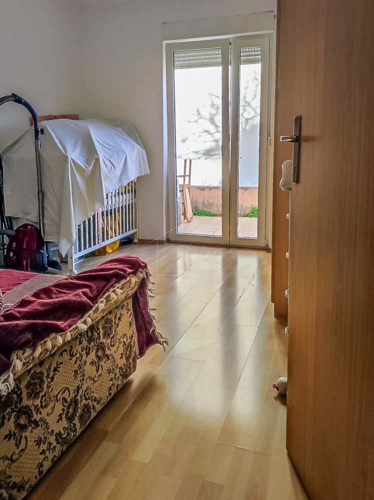 Vodice, apartma v pritličju