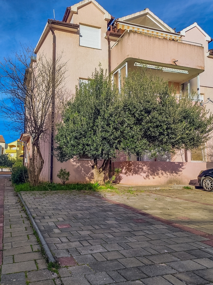 Vodice, apartma v pritličju