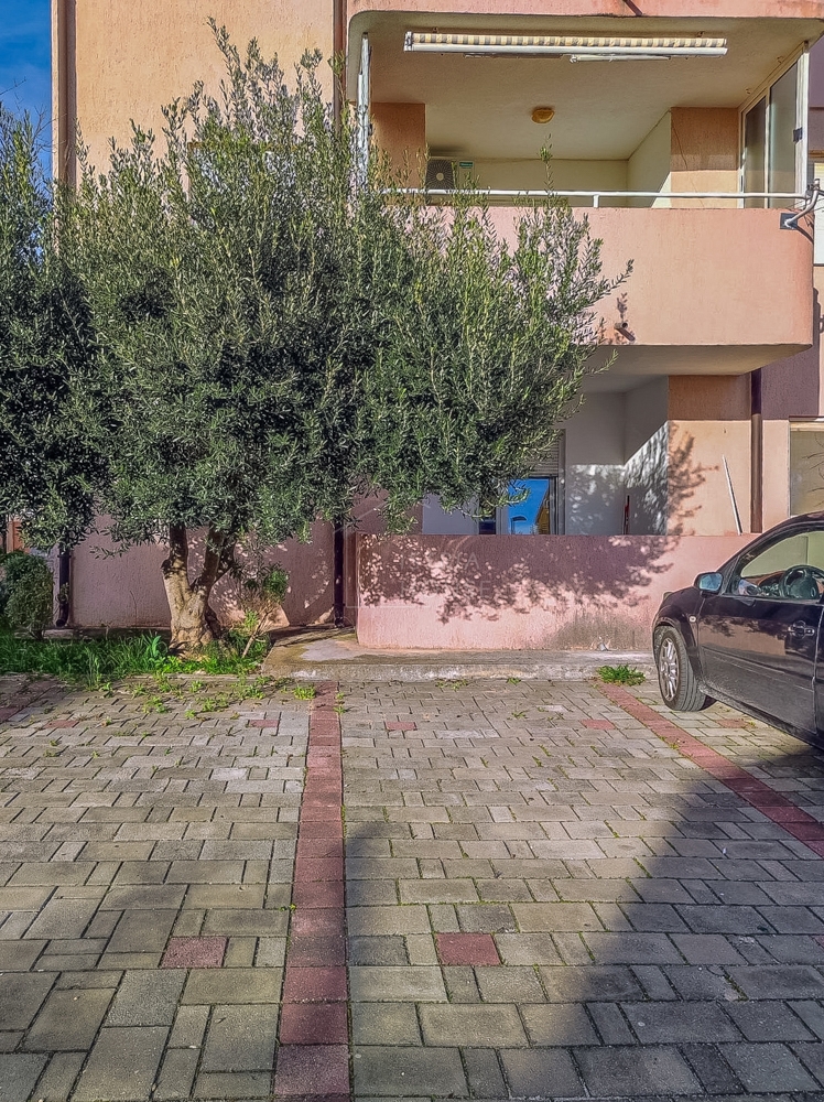 Vodice, apartma v pritličju