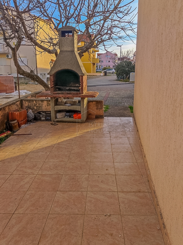Vodice, apartma v pritličju