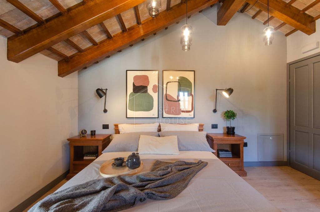 Rovinj, okolica, kamnita vila z bazenom