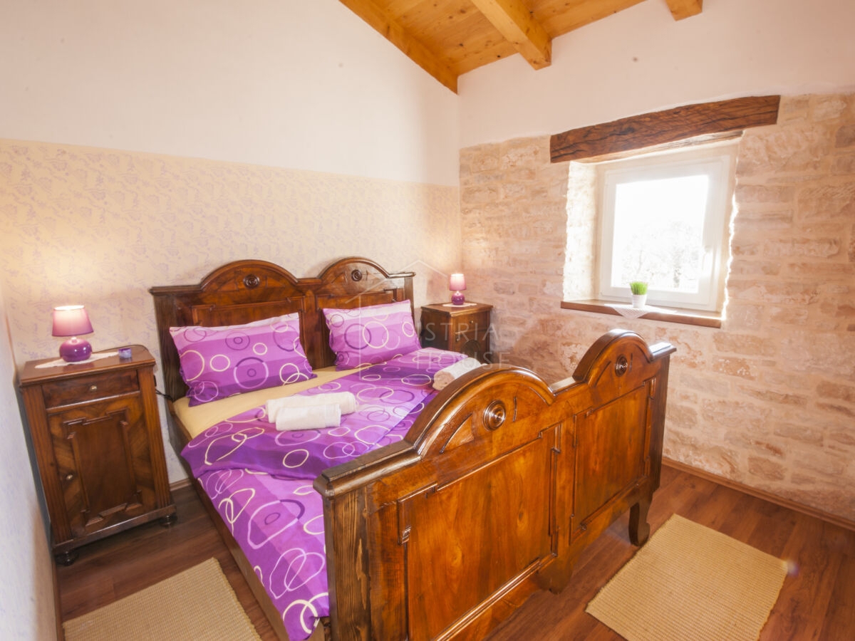 Rovinj, okolica, prenovljena istrska hiša z bazenom